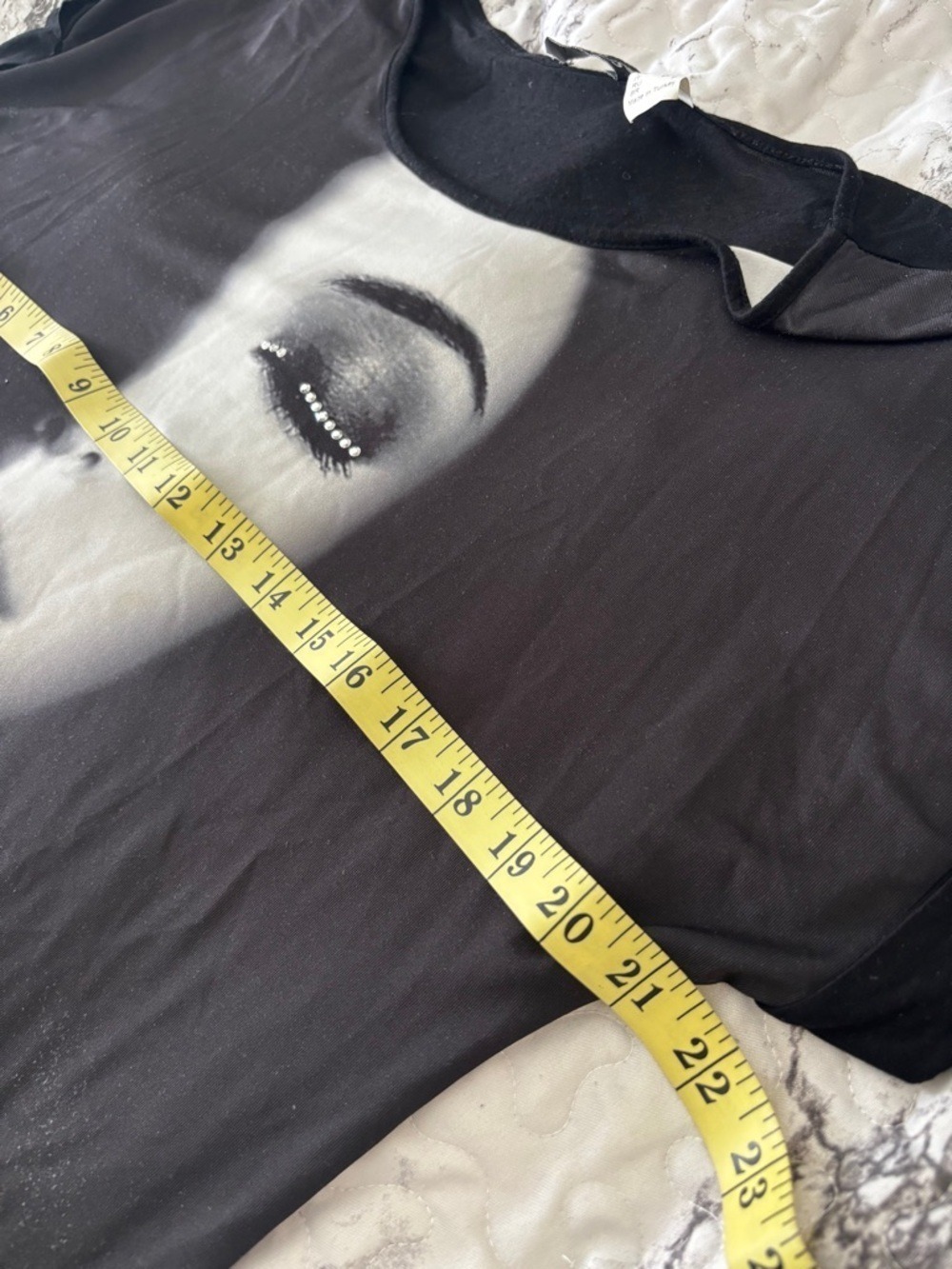 5/$20!! VENUS Black Graphic Face Print Short Sleeve Tee - Picture 7 of 8